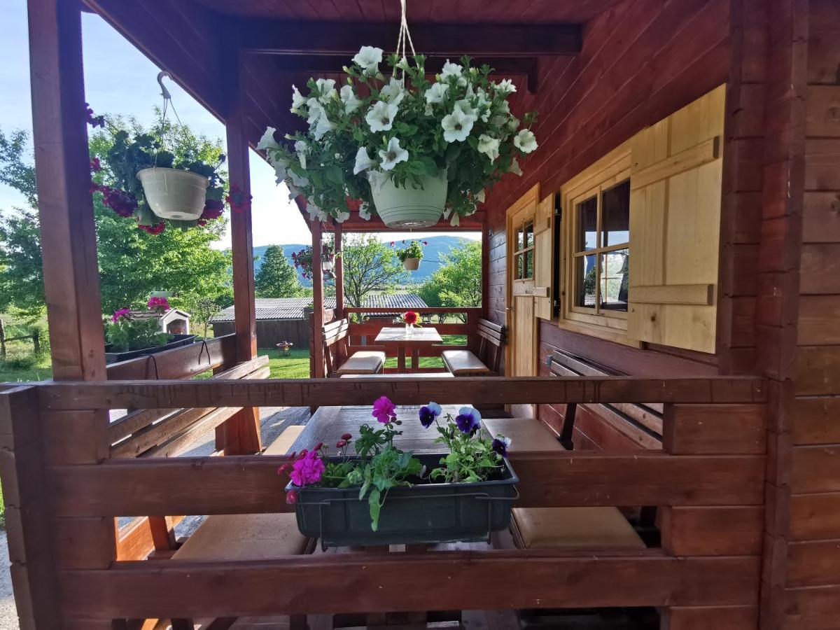 Cottage La Sierra With Jacuzzi Korenica Exterior photo