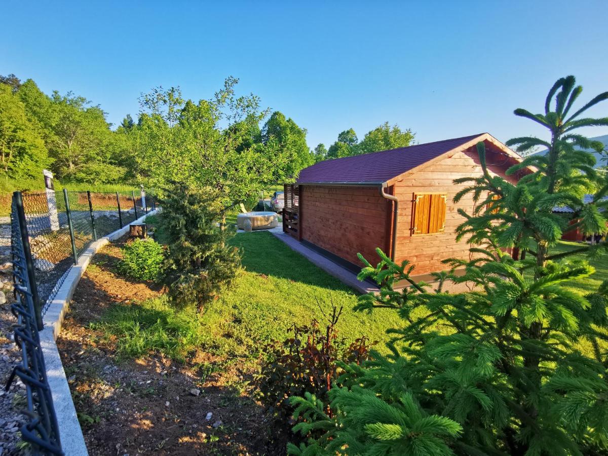 Cottage La Sierra With Jacuzzi Korenica Exterior photo