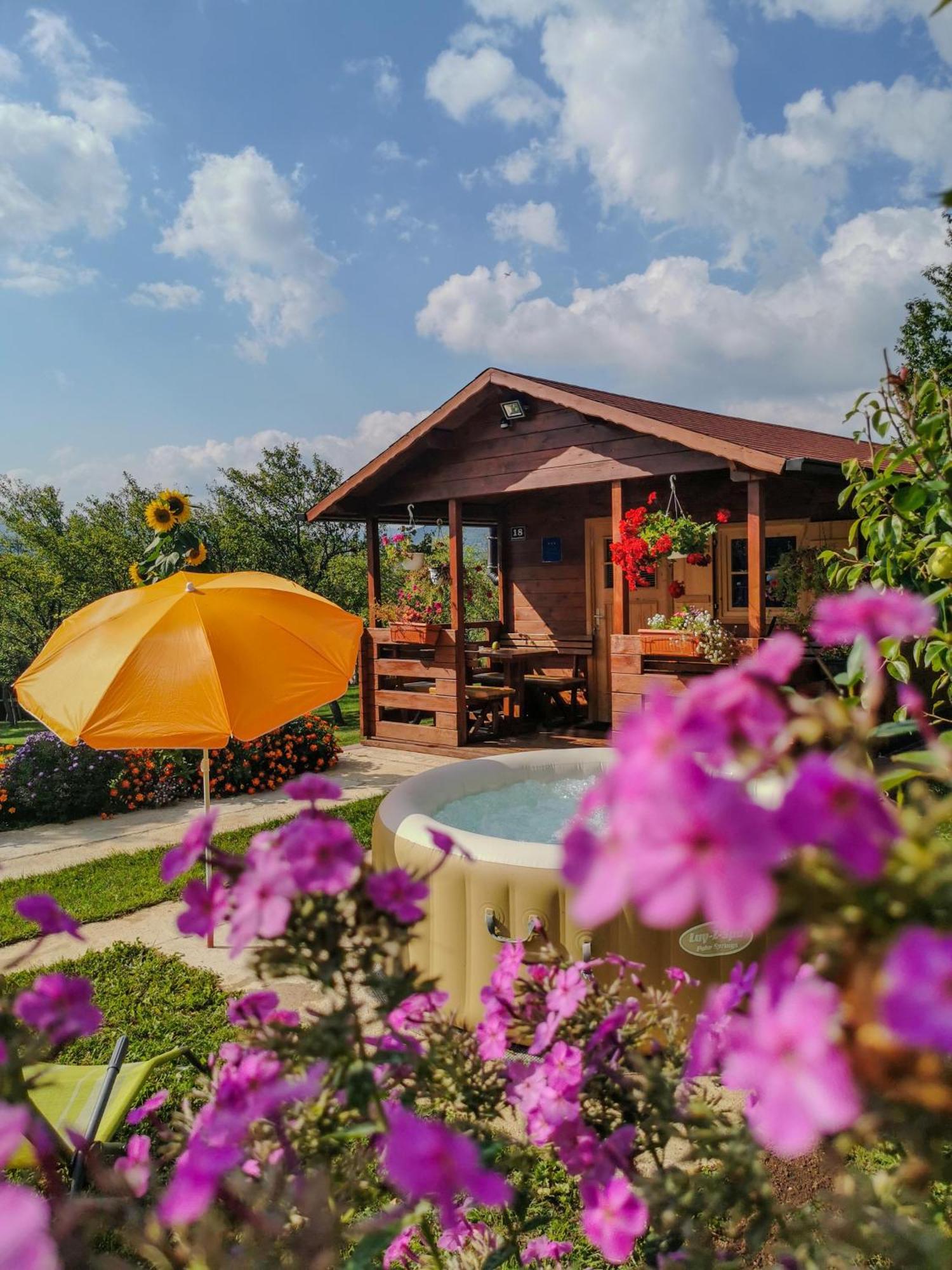 Cottage La Sierra With Jacuzzi Korenica Exterior photo