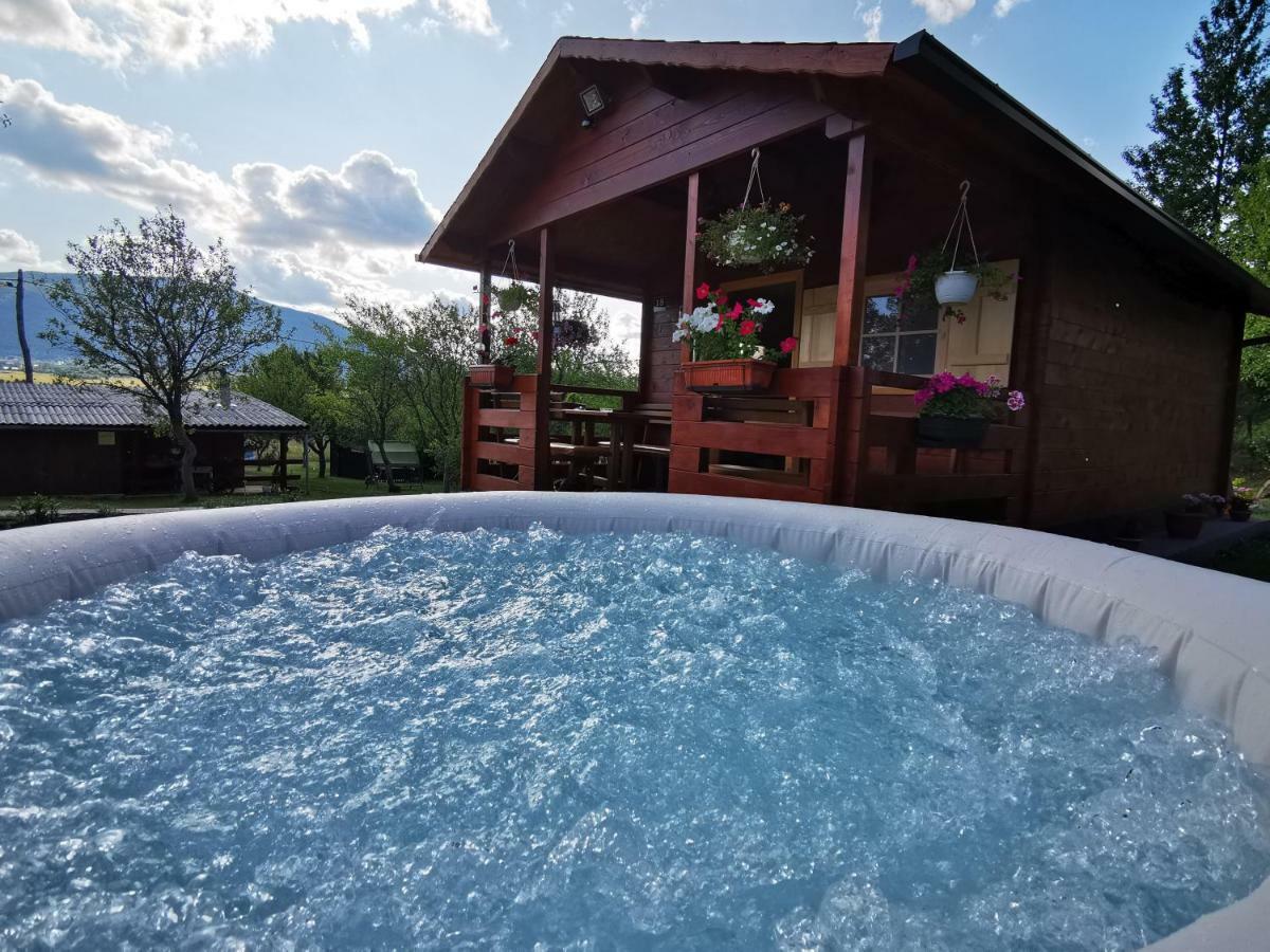 Cottage La Sierra With Jacuzzi Korenica Exterior photo